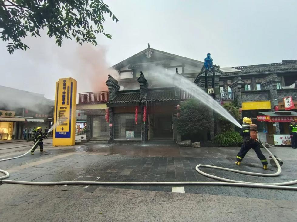 消防安全月来了！成都龙泉驿开启消防实战演练(图4)