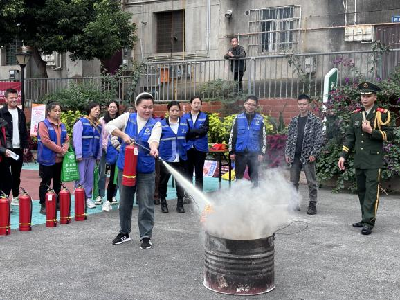 消防安全月来了！成都龙泉驿开启消防实战演练(图7)