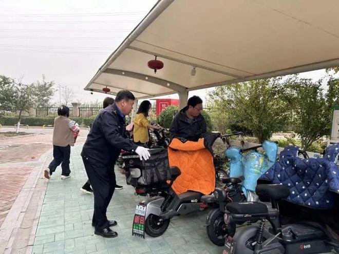 星空体育网站：平安新河│筑牢安全防线守护居民平安——南益社区和威海路社区开展消防安全相关活动(图3)