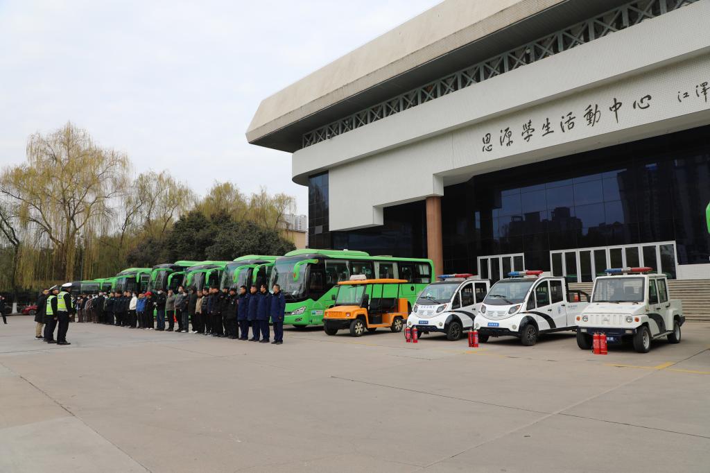 保卫处携手西安交警碑林大队开展校园勤务车辆专项安全检查(图1)