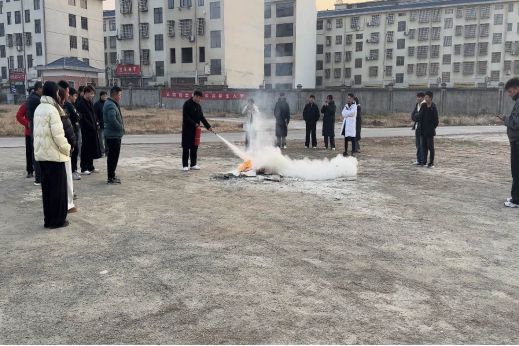 星空体育网站：信阳涉外职业技术学院：共筑消防安全防线守护美好和谐校园(图3)