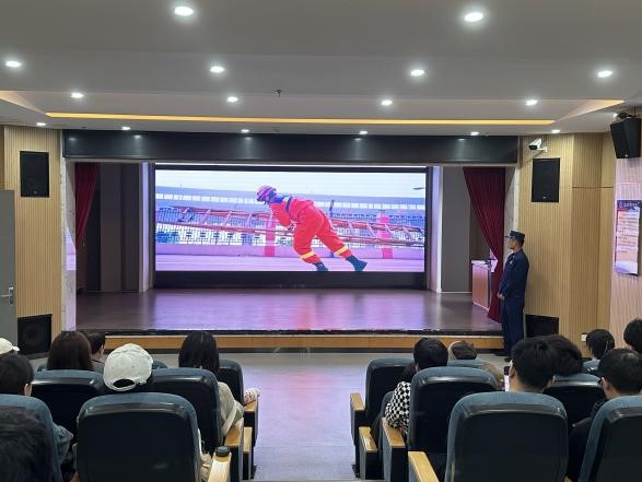 外国语学院与人居环境与建筑工程学院开展消防站参观学习活动(图5)