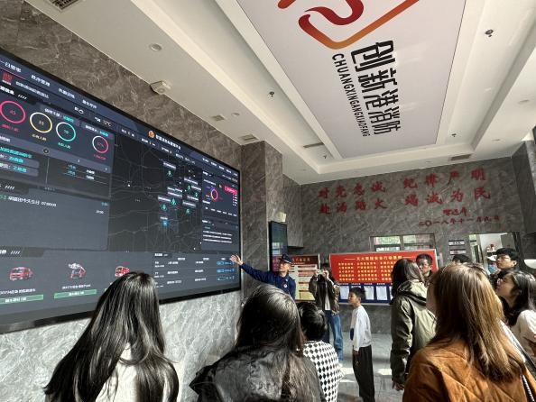 外国语学院与人居环境与建筑工程学院开展消防站参观学习活动(图3)