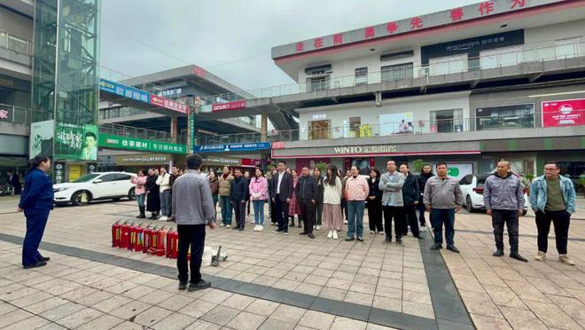 星空体育：以练筑防以防避险 —萍乡华美立家开展消防安全培训及演练！(图1)