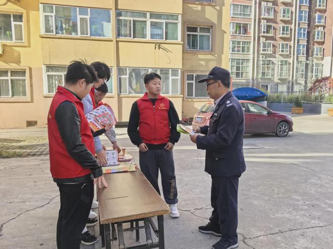 星空体育：晋中：消防公益行凝聚志愿者力量共筑消防安全防线！(图1)