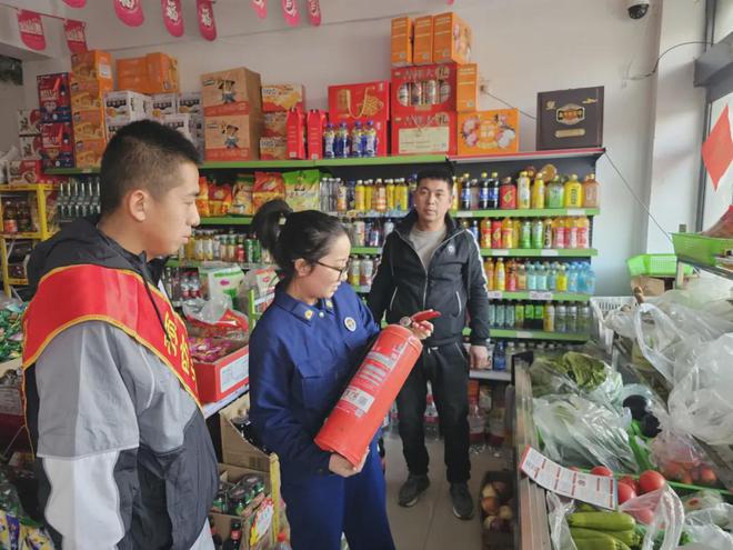 星空体育：晋中：消防公益行凝聚志愿者力量共筑消防安全防线！(图6)