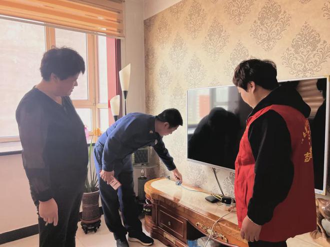 星空体育：晋中：消防公益行凝聚志愿者力量共筑消防安全防线！(图2)