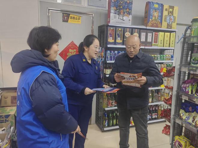 星空体育：晋中：消防公益行凝聚志愿者力量共筑消防安全防线！(图4)