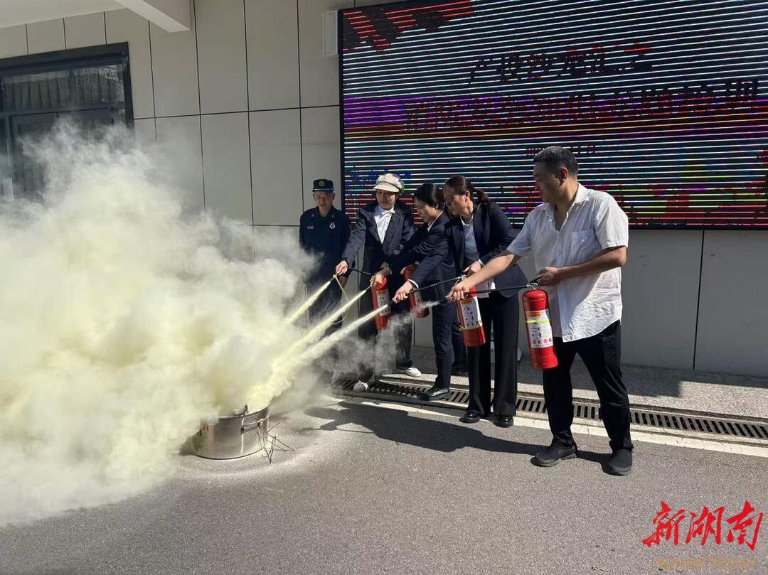 星空体育：防患于未“燃”望城区消防安全培训进企业(图2)