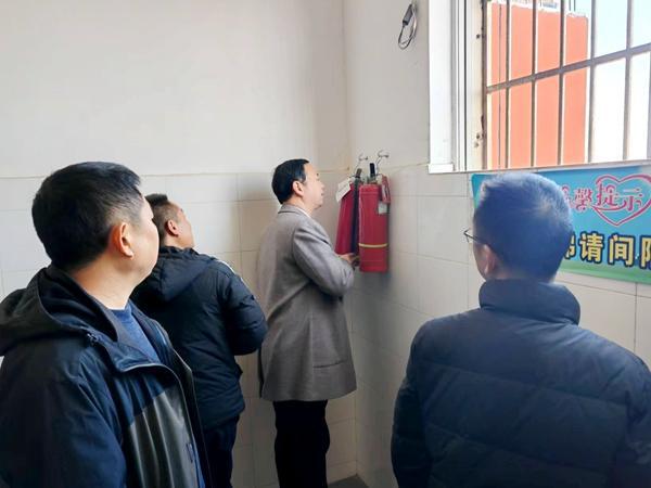 汉滨区张滩高级中学多措并举筑牢校园冬季安全防火墙(图2)