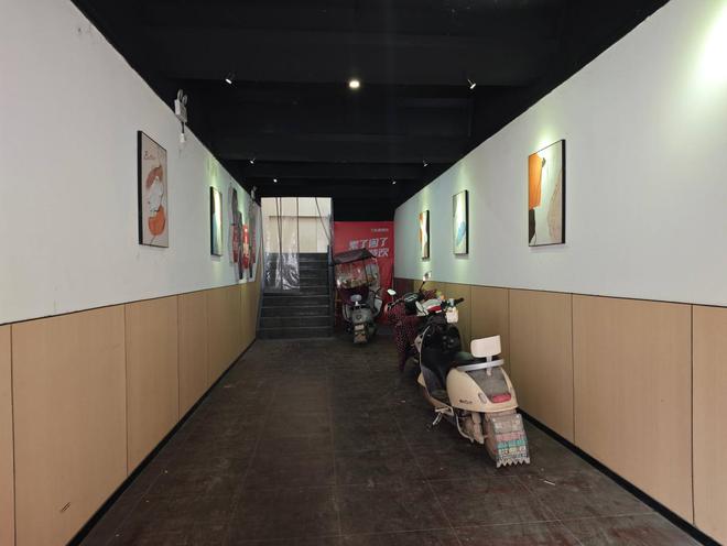 疏散灯具不亮、安全出口上锁记者持续暗访公共场所消防安全隐患(图7)