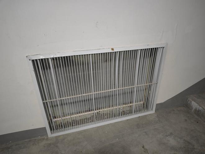 疏散灯具不亮、安全出口上锁记者持续暗访公共场所消防安全隐患(图13)