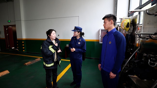 全国消防日丨谁家“蓝朋友”没点隐藏技能？走进特勤站Get消防安全知识(图1)