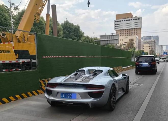保时捷918在昆明遇冷售价低至百万元！为何无人问津？(图1)