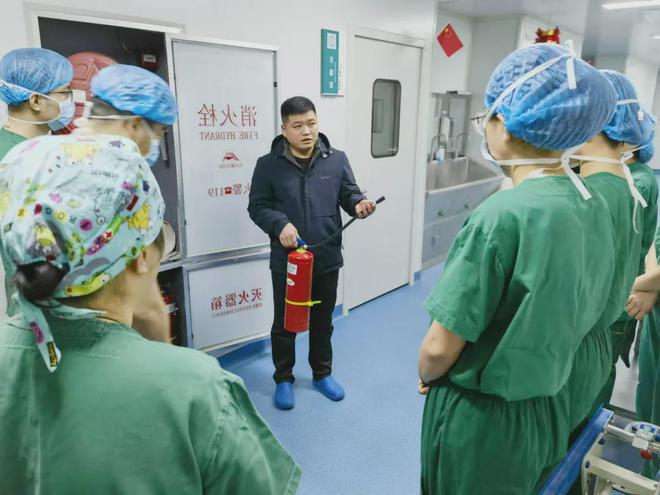 星空体育网站：魏县人民医院：消防培训进科室筑牢安全“防火墙”(图1)