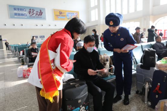 新疆消防助力春运确保交通场所防火安全无“死角”(图1)