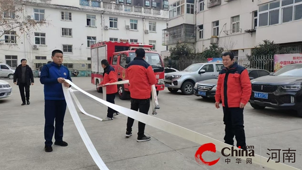 驻马店市驿城区雪松街道：消防安全演练筑牢平安“防火墙”(图4)