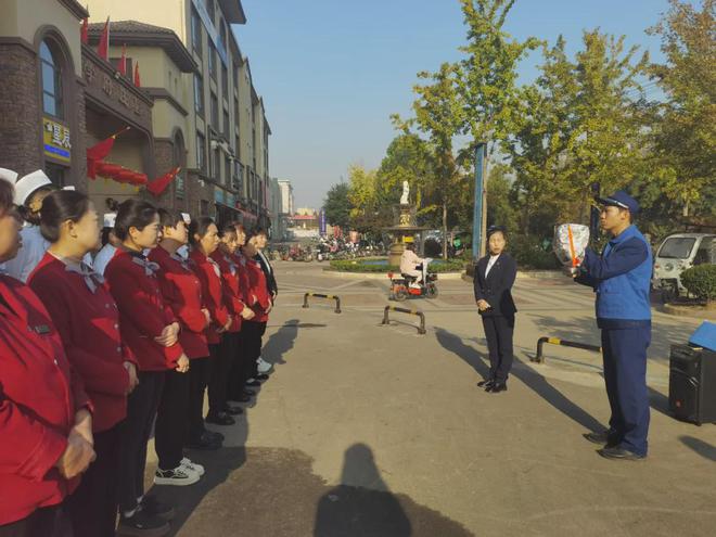 运城各地消防大队深入辖区餐饮场所开展面对面消防宣传培训活动(图3)