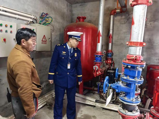 筑牢“防护网”自贡消防严把复工复产消防安全关(图1)