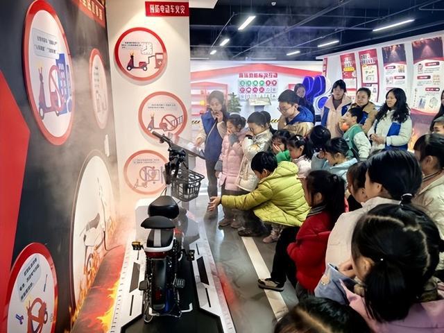 成都武侯区簇锦街道应急文化体验馆：为小学生筑牢安全防线(图2)
