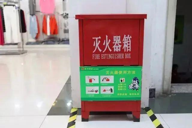 一商贸城发生火灾多层商铺被烧！(图1)