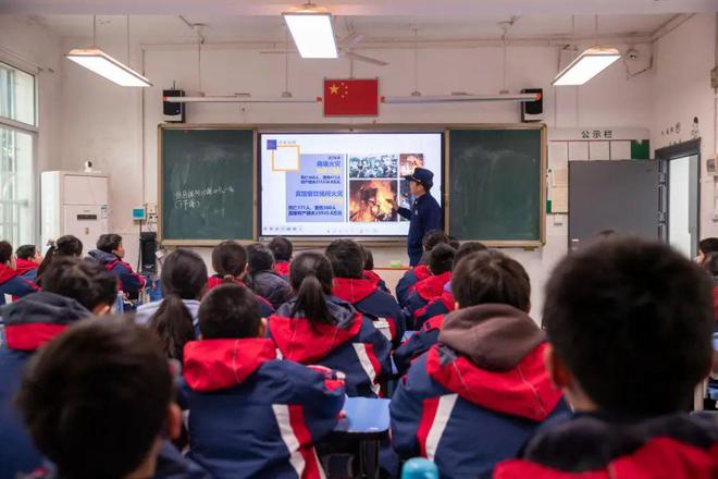 开学第一课“燃”动人心消防演练助力平安校园(图6)