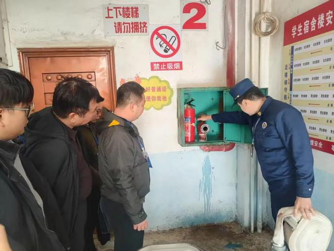 护航开学季！钦州消防把好校园“防火关”！(图5)