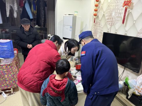 关爱留守儿童共筑消防安全防线(图1)