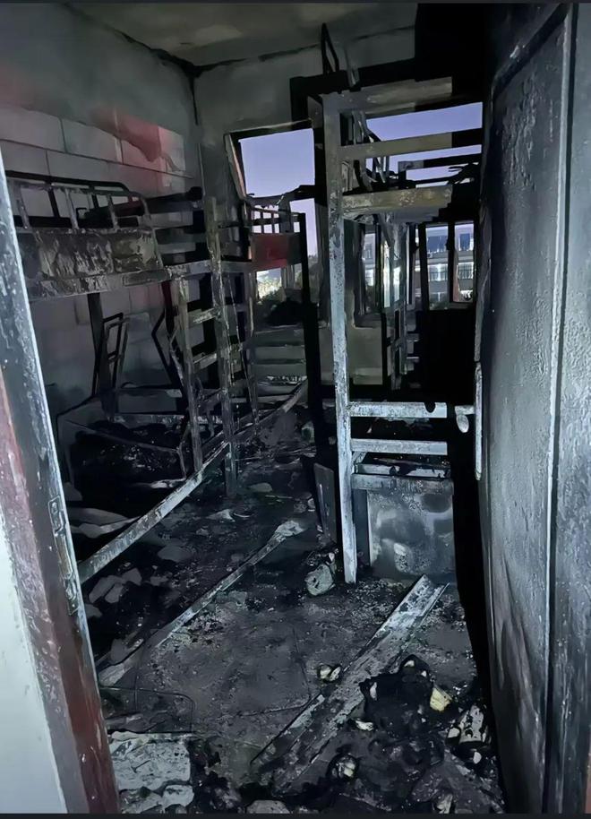 一职业学院发生火灾据传消防栓无法使用学校一刀切禁用插座、床帘引不满(图3)