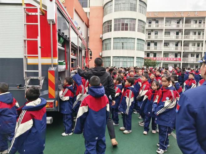 消防宣传进校园全力护航“开学季”！(图14)