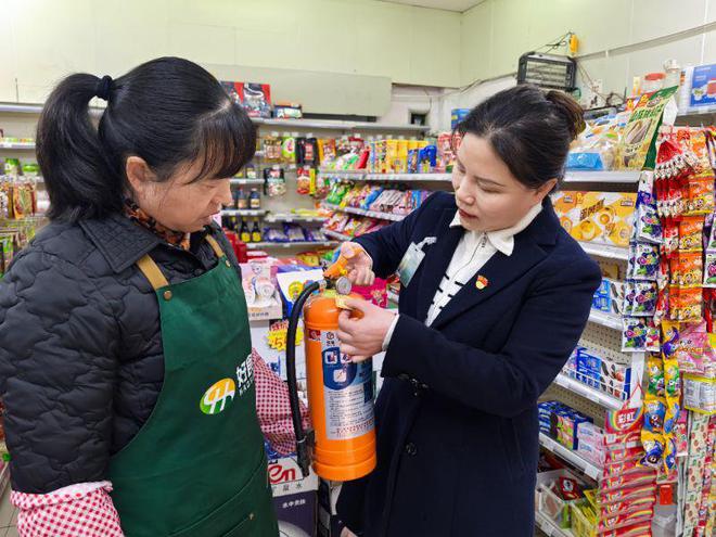 星空体育：冬日送温暖小店迎新生(图1)