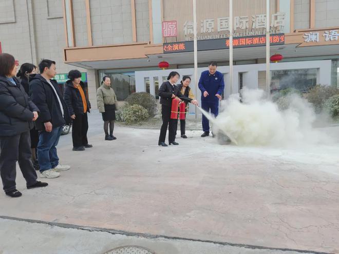星空体育网站：春节将至消防先行消防宣传不松懈守护平安过春节(图4)