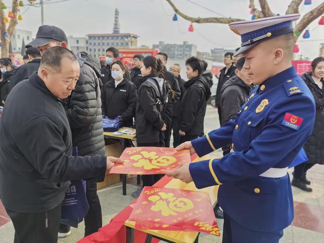 星空体育网站：春节将至消防先行消防宣传不松懈守护平安过春节(图5)