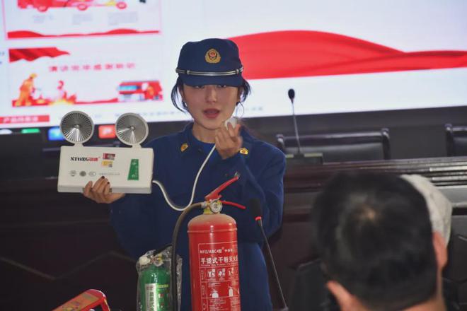 星空体育网站：春节将至消防先行消防宣传不松懈守护平安过春节(图10)