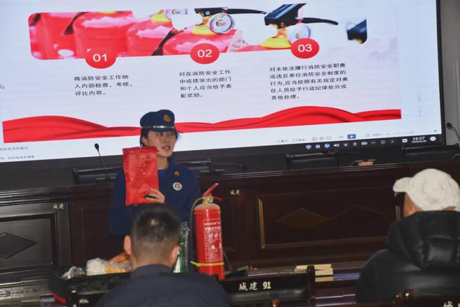 星空体育网站：春节将至消防先行消防宣传不松懈守护平安过春节(图11)