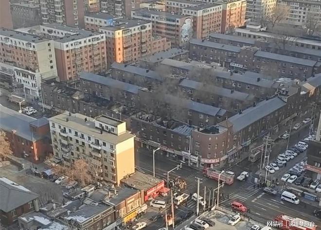 星空体育：227沈阳老住宅楼半夜起火整层被烧老房子防火灭火策略探讨…(图3)