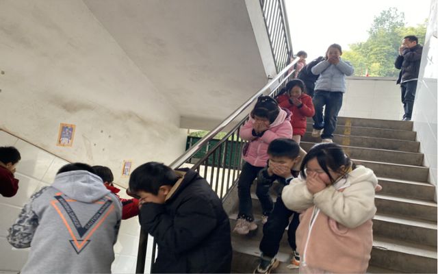 星空体育：江安县仁和镇中心学校水口村小开展消防知识进校园活动(图2)