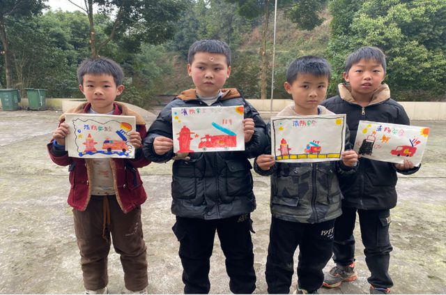 星空体育：江安县仁和镇中心学校水口村小开展消防知识进校园活动(图4)