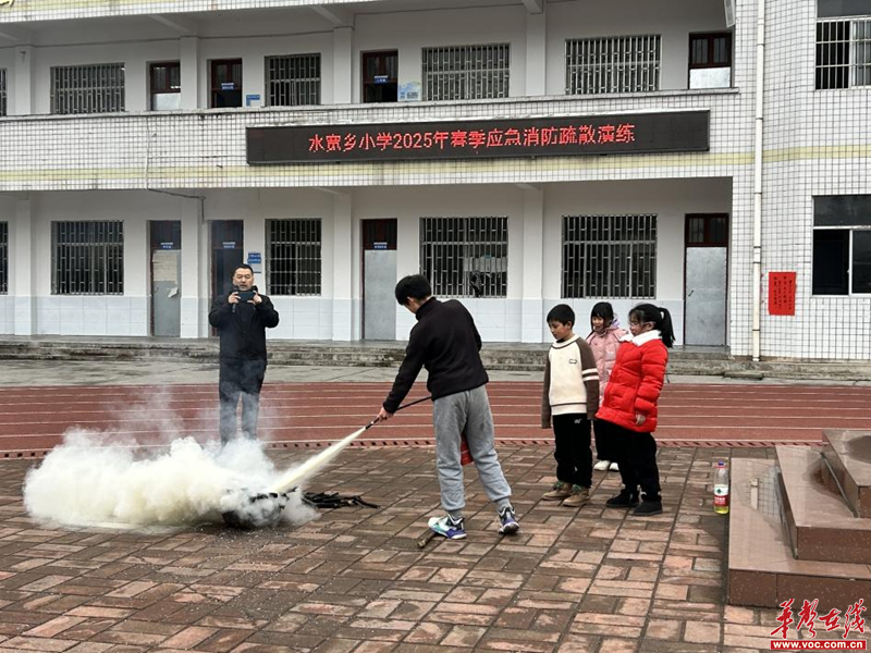 生命健康诚可贵消防安全记我心——水宽乡小学2025年消防知识讲座暨疏散演练活动(图2)