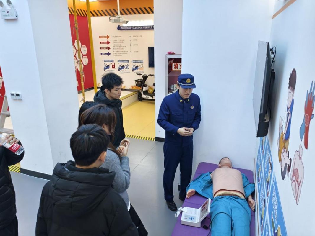 星空体育：南洋书院学生走进消防科普教育基地开展沉浸式安全实践(图2)