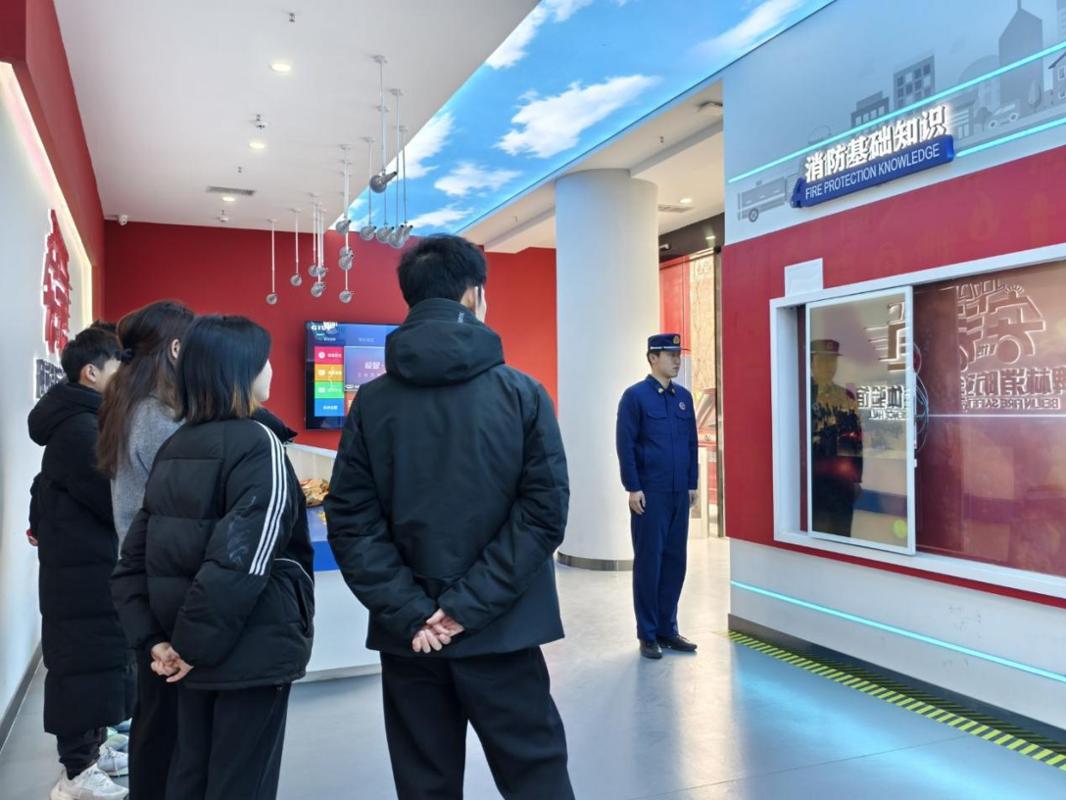 星空体育：南洋书院学生走进消防科普教育基地开展沉浸式安全实践(图1)