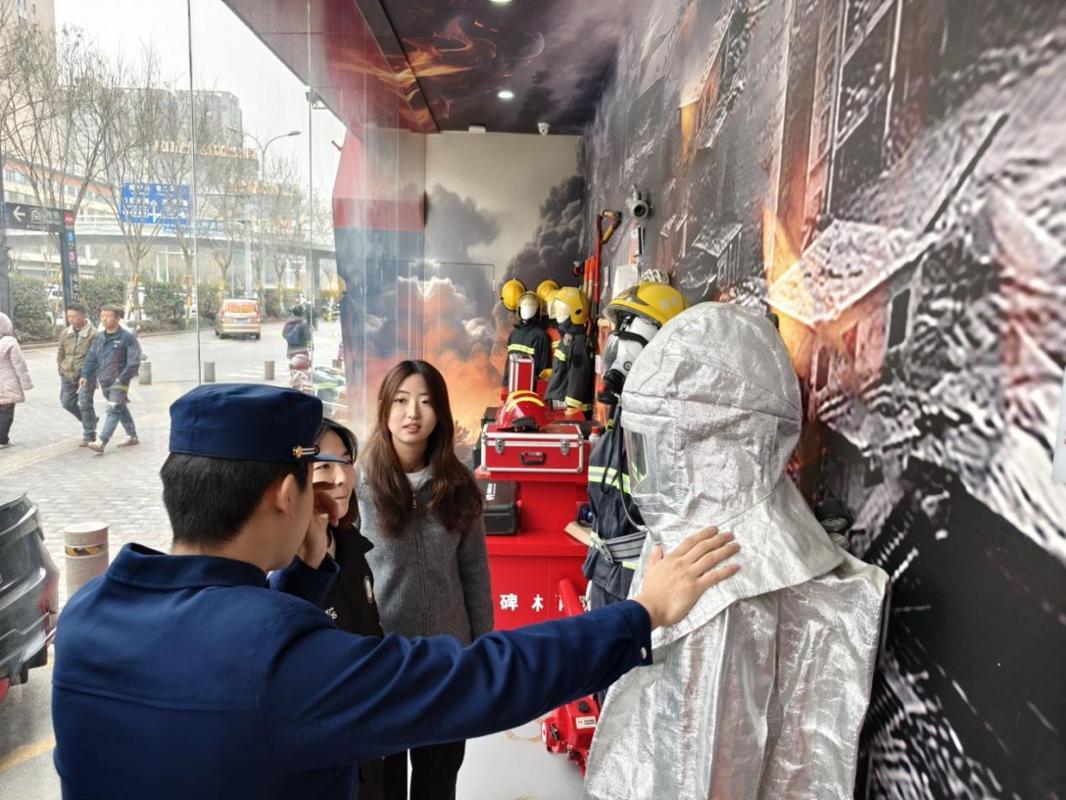 星空体育：南洋书院学生走进消防科普教育基地开展沉浸式安全实践(图4)