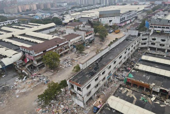 老洪大拆除进度曝光！预计2025年上半年完成土地清表！(图1)