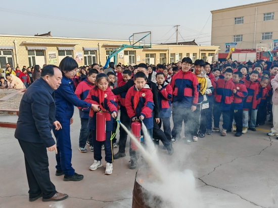 星空体育网站：河北阳原：“开学第一课”消防进校园(图2)