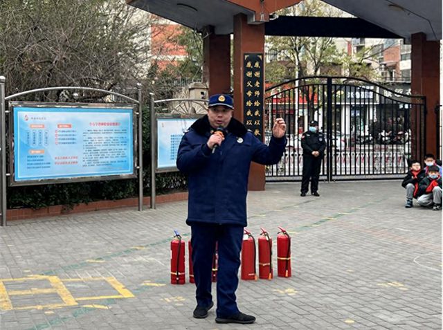 郑州市二七区春晖小学：消防知识进校园筑牢安全防火墙(图1)