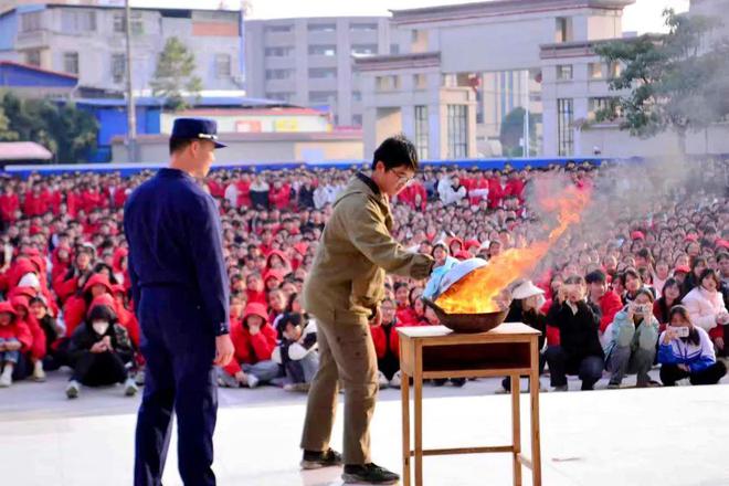 冬日里这里的消防宣传很火“热”(图5)