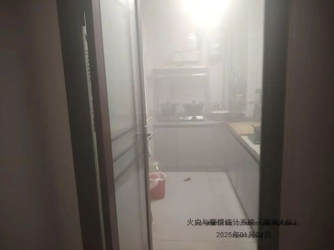 对付油锅起火这些都是“灭火器”(图2)