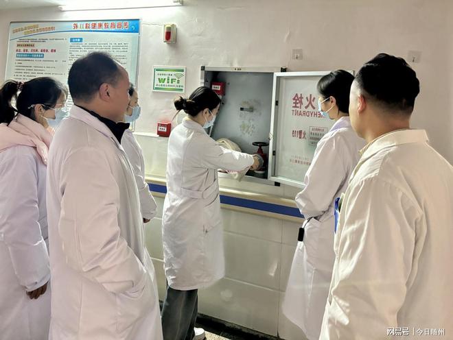 随县第二人民医院：“提拔握压”学消防筑牢安全“防火墙”(图2)