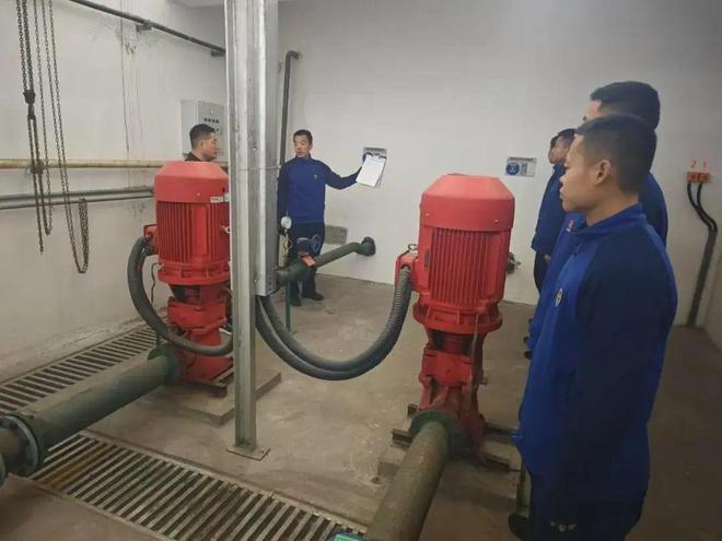 星空体育网站：阳泉市消防救援支队紧贴实战打扎实推进冬季练兵活动(图5)