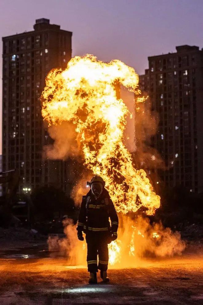 烟花+面粉“花式玩法”有多危险？怎样防范粉尘爆炸？(图1)